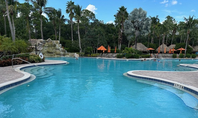Ole Condominio | Beautiful Condo in Ole' section of Lely Resort - Resort Style Pool & Dining