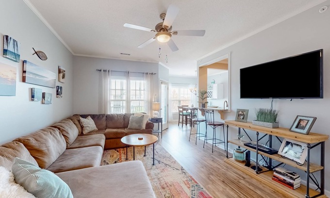 Villages of Five Points Condominio | Beautiful condo near ocean with pool, fast WiFi, central AC & washer/dryer