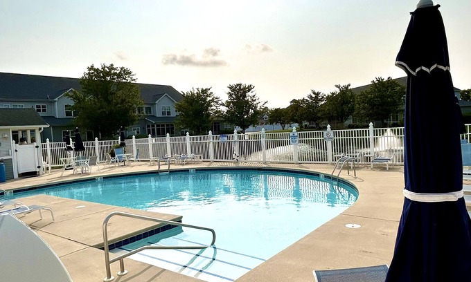 Sussex County Condominio | Beautiful Condo Near Rehoboth Beach & Lewes, Community Pool!