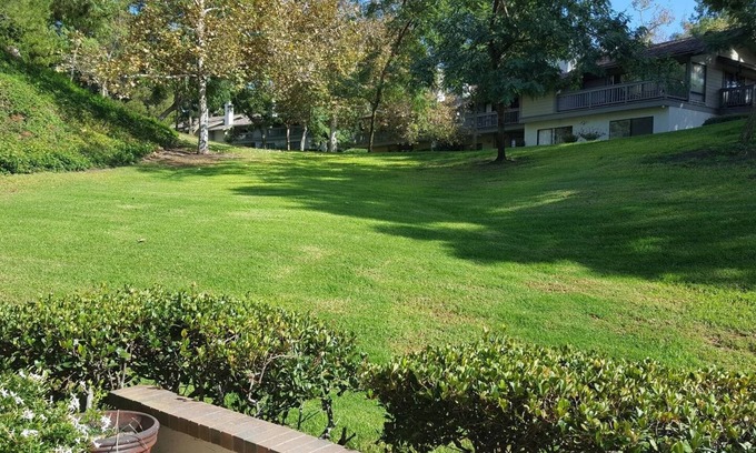 Santa Ana Heights Condominio | Beautiful condo on a golf course