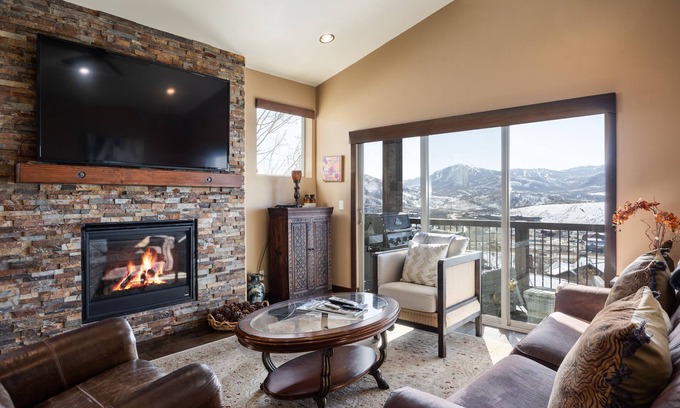 Park City Cabina | Beautiful Condo | Private Balcony & Hot Tub