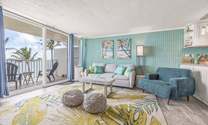 Punaluu Condominio | Beautiful Condo Right on the Beach