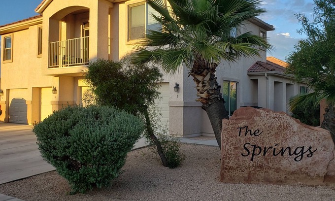 Mesquite Condominio | Beautiful Condo w/balcony and an additional game room, swimming pool and more!