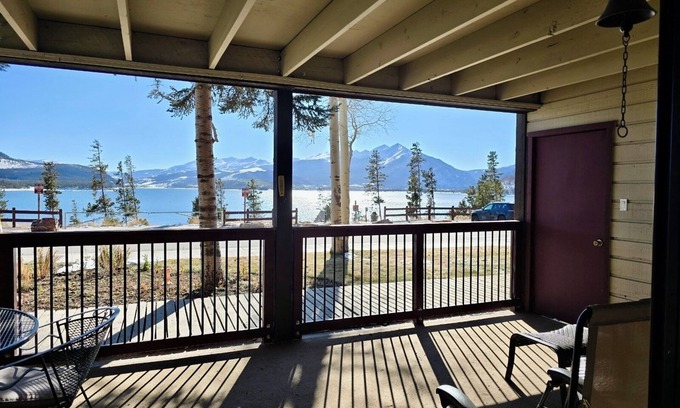 Dillon Condominio | Beautiful Condo with Lake and Mountain View's right in the heart of Dillon