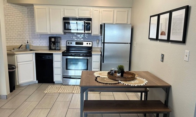Greenehaven Condominio | Beautiful Condo with Lake Powell and Lone Rock views!