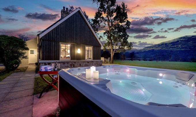 Lochearnhead Cabaña | Hermosa casa de campo convertida con impresionantes vistas del lago y la montaña