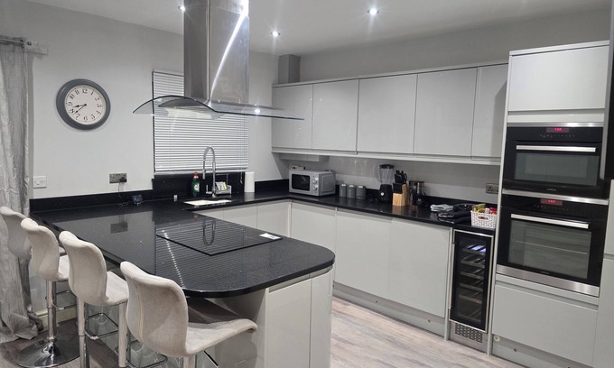 Sittingbourne Casa | Beautiful &Cosy. Home Sweet Home FOR FAMILY OR WORK GROUP-SITTINGOURNE. KENT