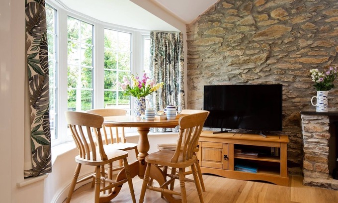 Truro Casa | Beautiful Cottage nr Perranporth, Private Parking