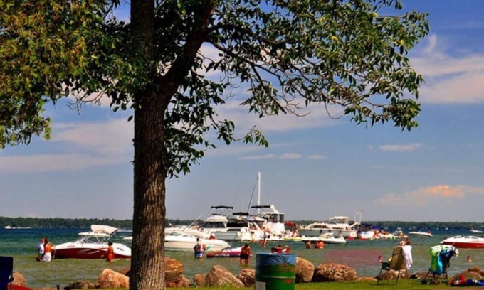 Innisfil Cabaña | Beautiful cottage 5 minutes from the main beach and very cozy