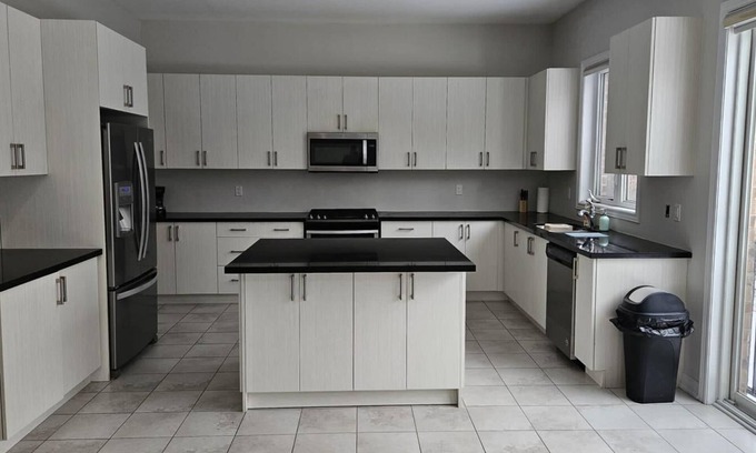 Alcona Cabaña | Beautiful Cottage Home By Innisfil Lake
