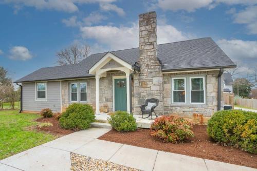 Donelson Hills Casa | Beautiful Cottage in Donelson Close to Opryland