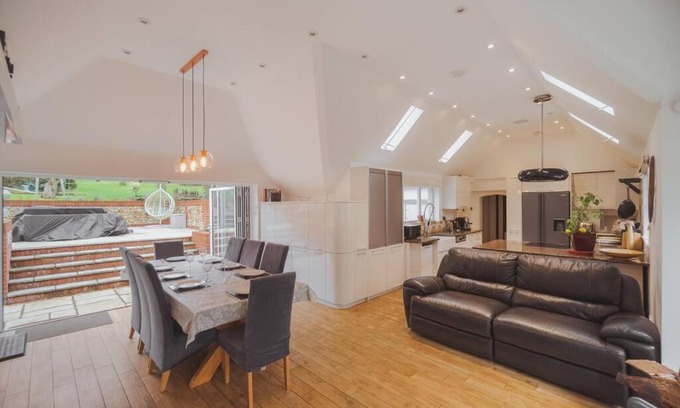 Binsted Casa | Beautiful Cottage in South Downs National Park