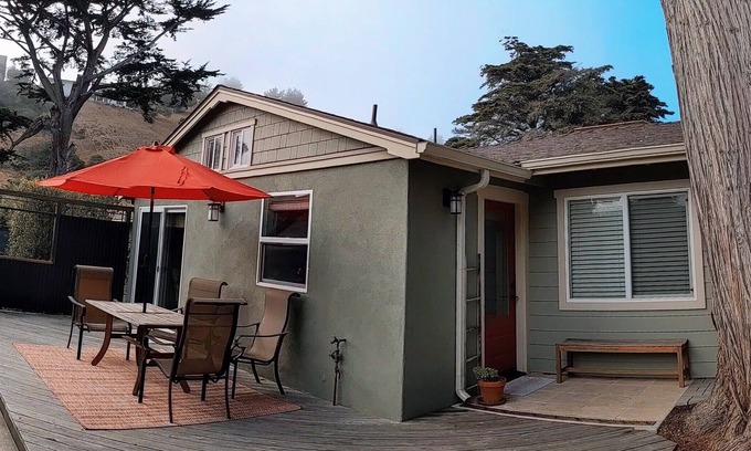 Cayucos Cabaña | Beautiful Cottage in the quiet hills of Cayucos-minutes from the beach!