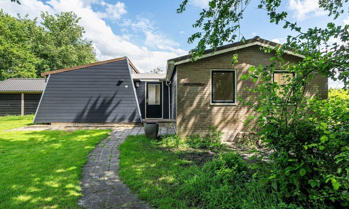 Grou Casa | Beautiful cottage in the heart of Friesland surrounded by Frisian Lakes and greenery
