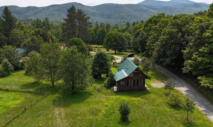 North River Cabina | Hermosa casa de campo en la granja de hobby Adirondack escénica