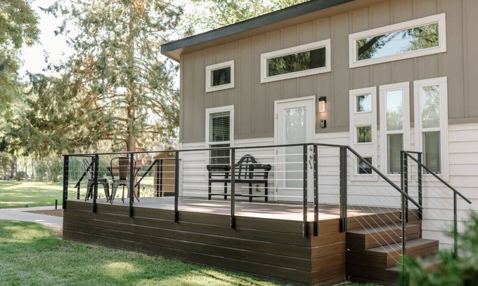Old Southwest Casa | Beautiful Cottage on Historic Grounds