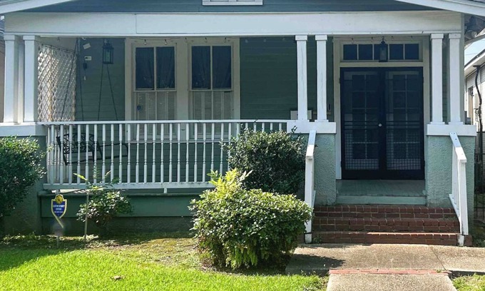 Historic Downtown Baton Rouge Casa | Beautiful Cottage - Prime Downtown Location