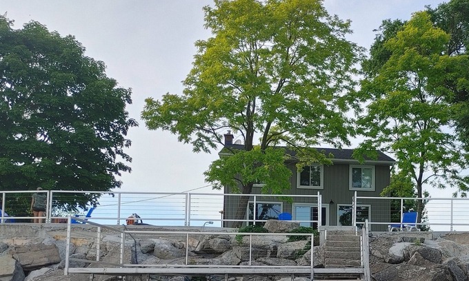 Hamilton Cabaña | Beautiful cottage right on the Lake Erie