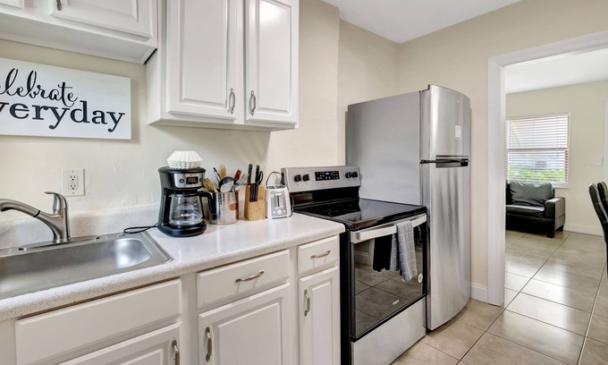 Delray Beach Cabaña | BEAUTIFUL COTTAGE, CLOSE TO DOWN TOWN AND THE BEACH
