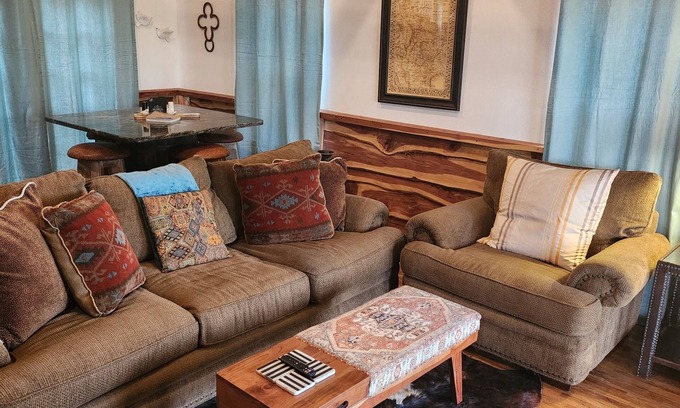 Cayuga Cabaña | Beautiful cottage with large deck and lakefront access.