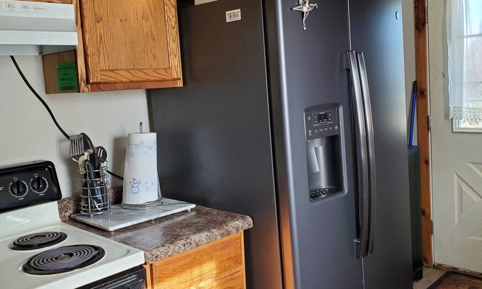 East Liberty Apartamento | Beautiful country setting, Newly remodeled Secondary Suite. 3 miles to Honda ELP