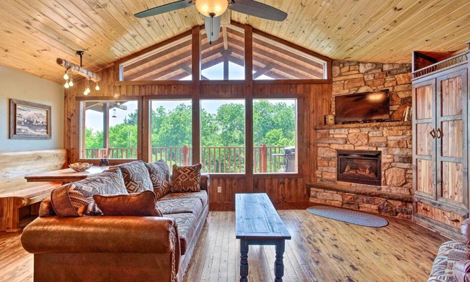 Caddo County Casa | Beautiful Country Cabin on Crooked Creek Farm!