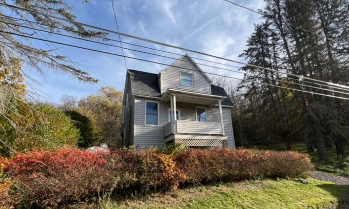 Conemaugh Township Casa | Beautiful Country Home: 7 Beds, Sleeps 9