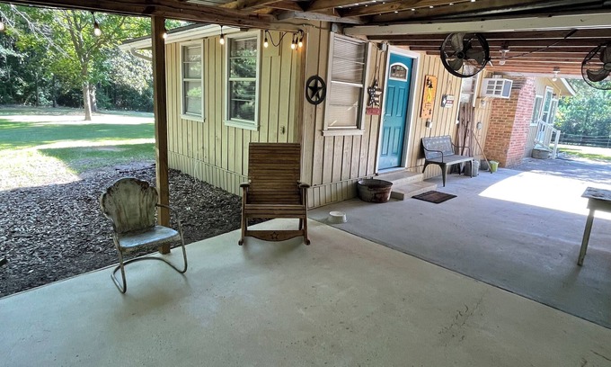Milam Casa | Beautiful Country Home on 11 Acres Near Toledo Bend Lake.