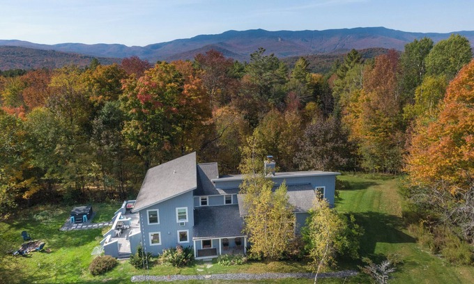 Warren Casa | Beautiful Country Home with Hot Tub & Pool Table