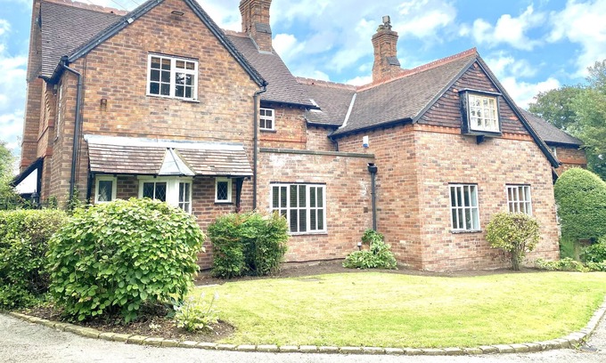 Nantwich Casa | Beautiful Country House in Cheshire for up to 10 Guests