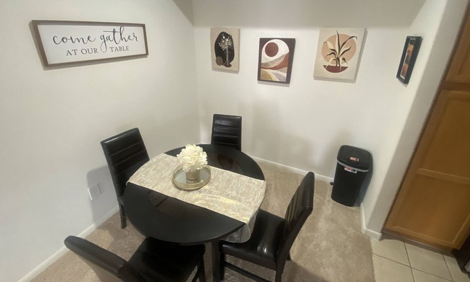 Shady Acres Apartamento | Beautiful & Cozy 2Bed/2Batg in The Heights