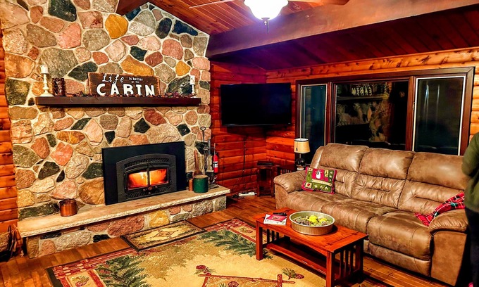 Town of Wausau Cabina | Acogedora, aislada casa de registro en Wausau, WI - A minutos de Granite Peak Ski Area