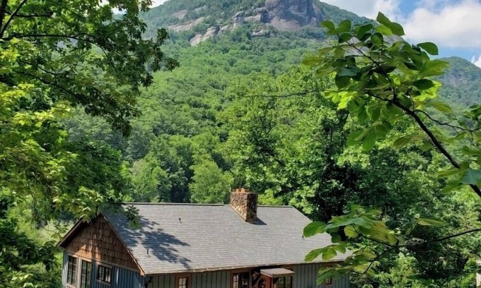 Chimney Rock Cabina | Beautiful cozy Cabin with an amazing view of Chimney Rock