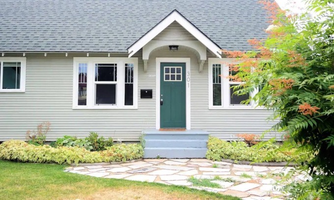 Coeur d'Alene Cabaña | Beautiful, Cozy Downtown CDA Home