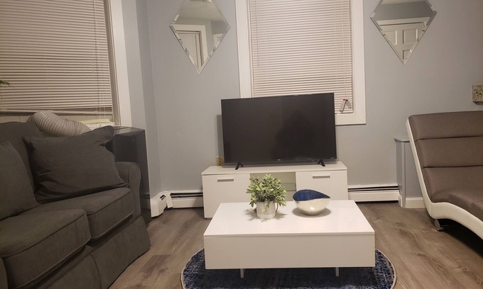 Lynn Casa | Hermosa y acogedora colina 1BR cerca de Boston y Salem