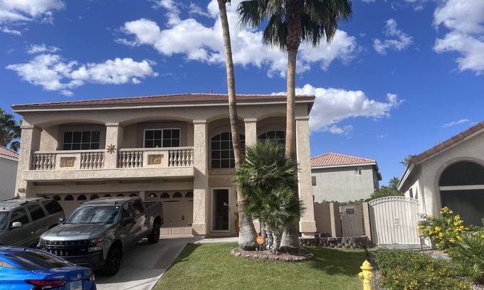 Las Vegas Casa | Beautiful Cozy home with 5 bdr and 3 baths. Great for families, entertainment.