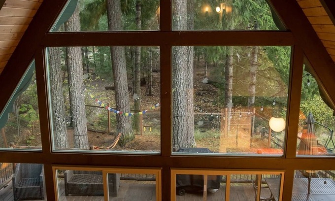 Packwood Cabina | Beautiful, Cozy, Riverfront A-Frame Cabin+Hot tub