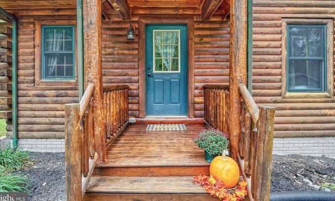 Orrtanna Cabina | Beautiful Custom Built Log Home with Jacuzzi