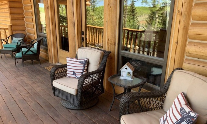 Cripple Creek Casa | Beautiful Custom Log Home in the Mountains- Great for Large Families