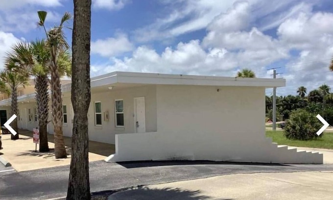 Ocean View Halifax Estates Condominio | Beautiful Daytona Beach King Suite!