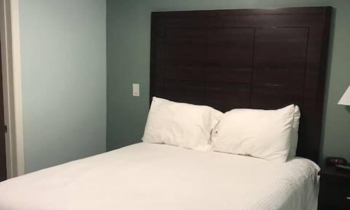 Ocean View Halifax Estates Condominio | Beautiful Daytona Beach Queen Suite!