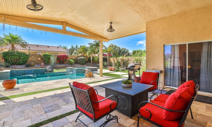 Desert Hot Springs Casa | Beautiful Desert Retreat-Bright and Spacious with private pool and Jacuzzi.