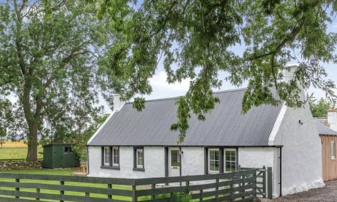 Tain Cabaña | Beautiful detached rural farm cottage in peaceful Easter Ross peninsula.