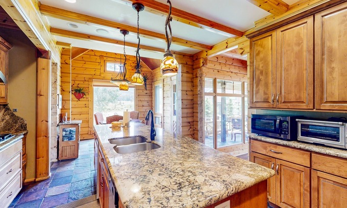 The Highlands Casa | Beautiful Dog-Friendly Home w/Mountain Views, Private Hot Tub, Sauna