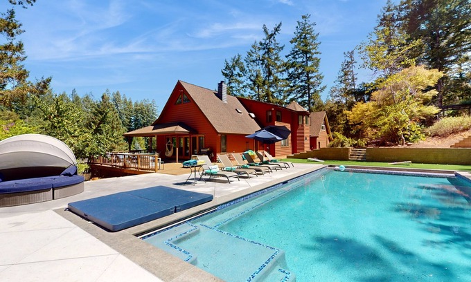 Freestone Casa | Beautiful dog-friendly Sebastopol home w/private pool & game room