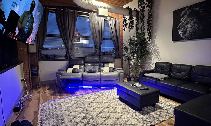 Central Business District Apartamento | Beautiful Downtown loft with roof top