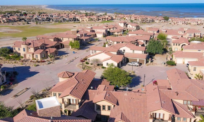 Rancho El Dorado Condominio | Beautiful El Dorado Ranch Vacation Rental Condo
