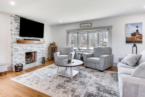 South Eliot Casa | Beautiful Eliot Retreat with Fire Pit and Game Room!