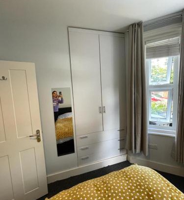 East Grinstead Casa | Beautiful en-suite room in centre of town