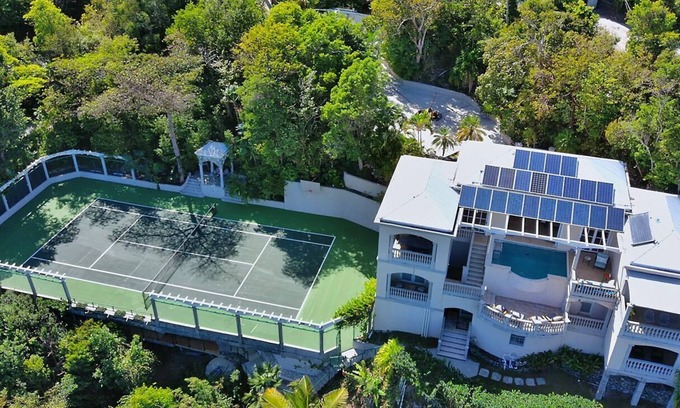 Estate Hammer Farm Casa | Beautiful Estate located minutes from North Shore Beaches!